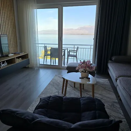 Shiroka's Special Guest Apartment *