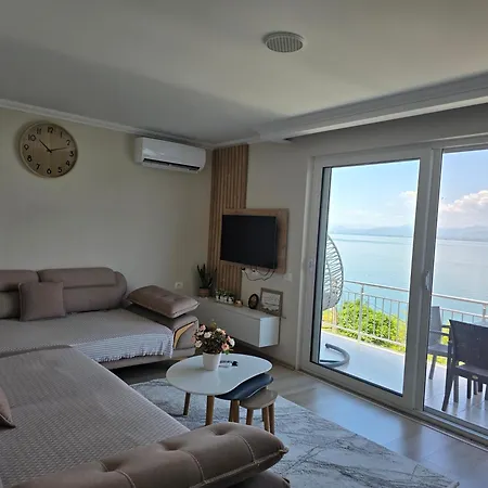 Apartment Shiroka's Special Guest